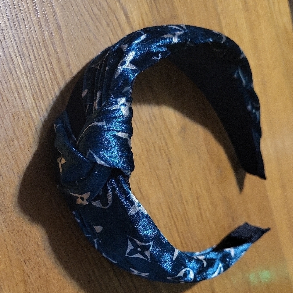 Stylish Blue and White Velvet Headband